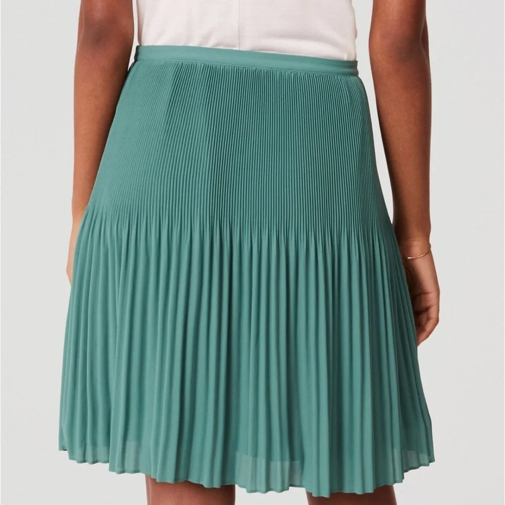 NWT-Ann Taylor LOFT Fluid Pleated Skirt Sz 8 - Picture 2 of 10